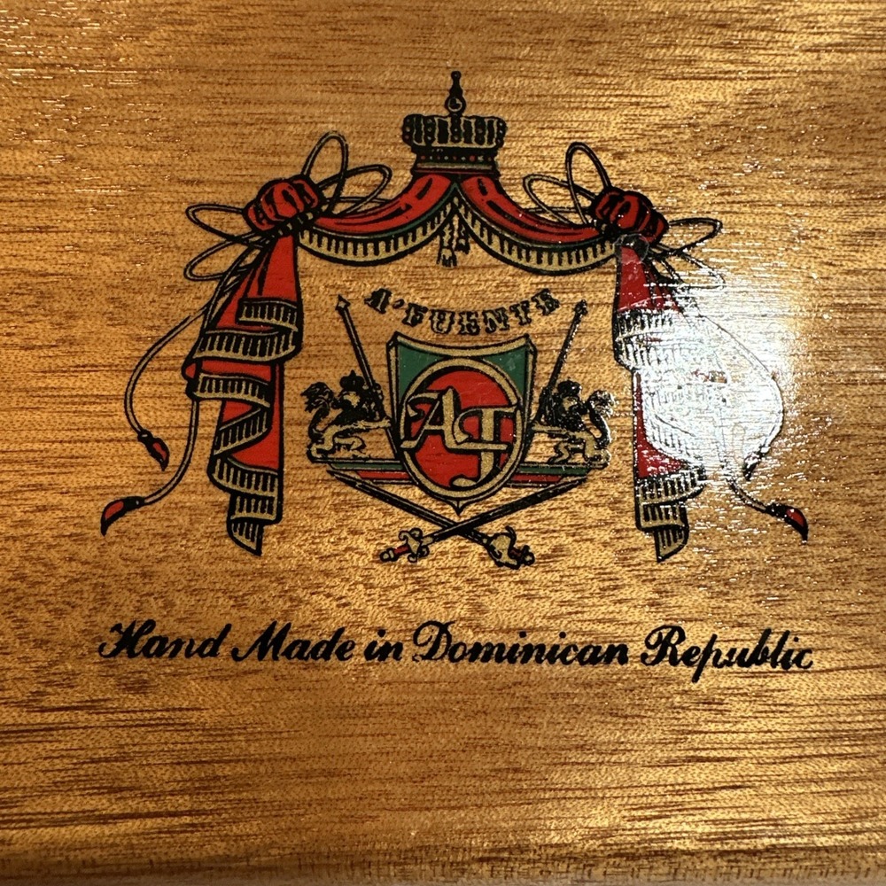 Arturo Fuente Wooden Cigar Box Hinged Clasp Stickers - Picture 3 of 9